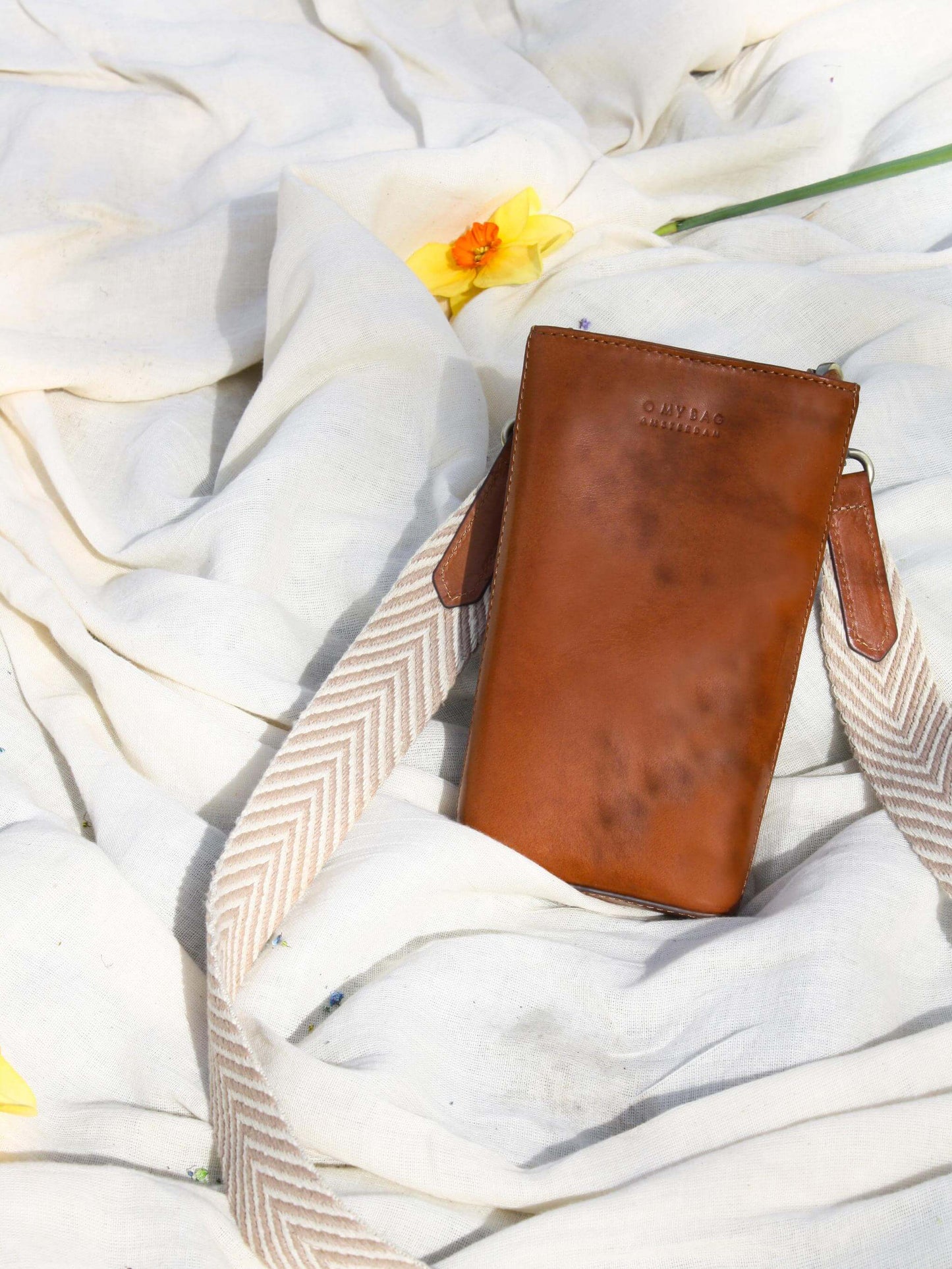 Sac pour téléphone Charlie classique cognac