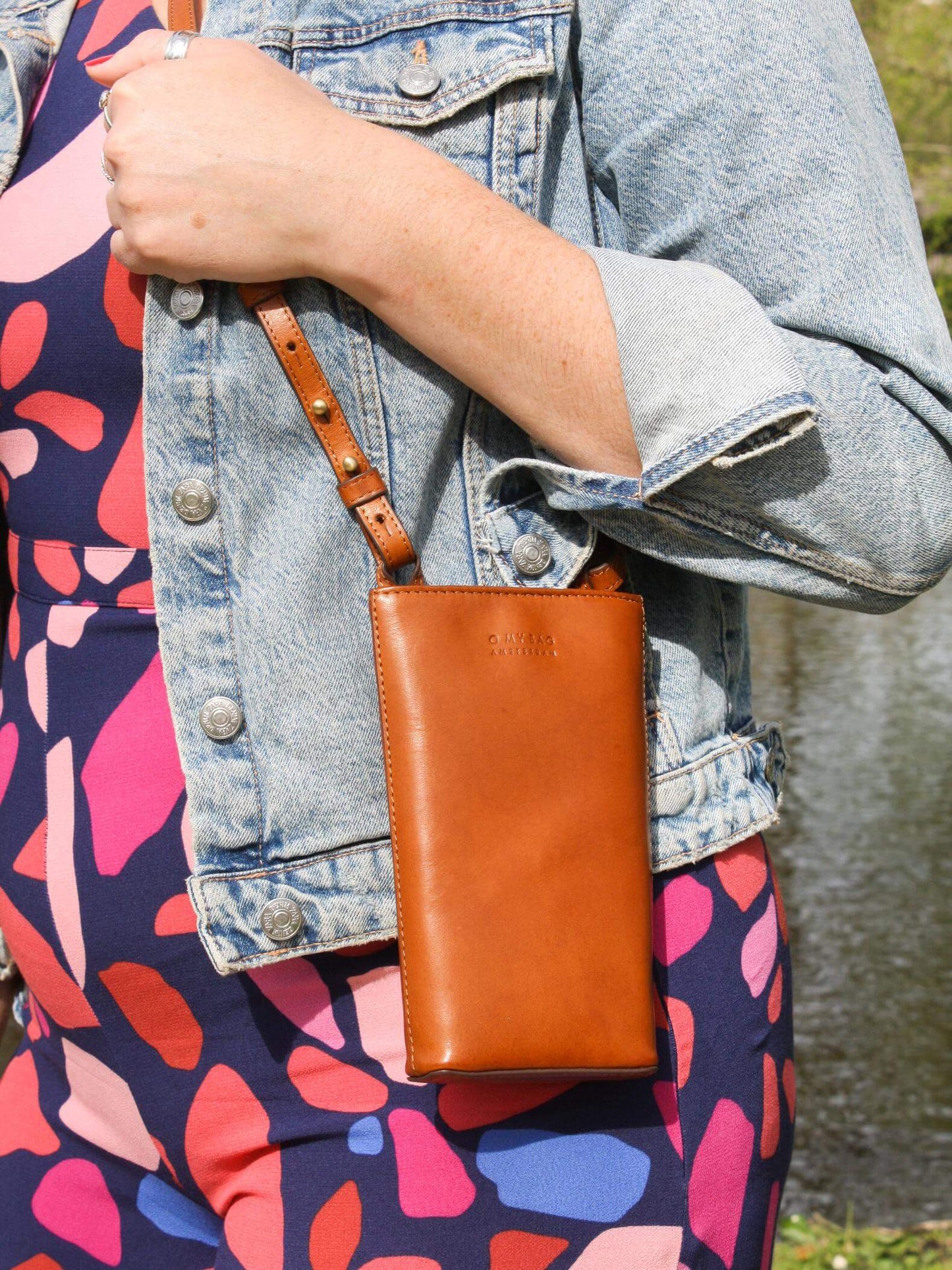 Sac pour téléphone Charlie classique cognac