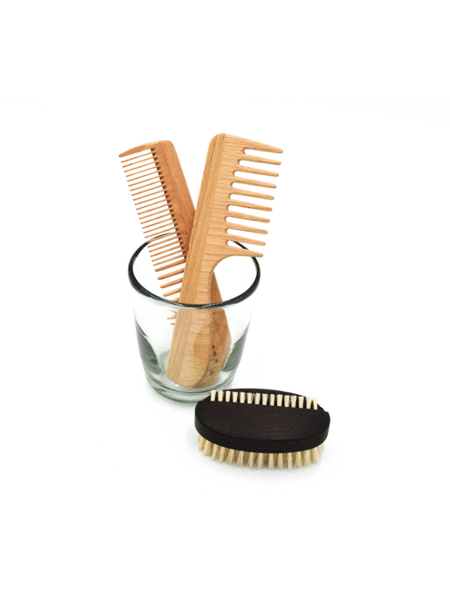 Beechwood comb in glass