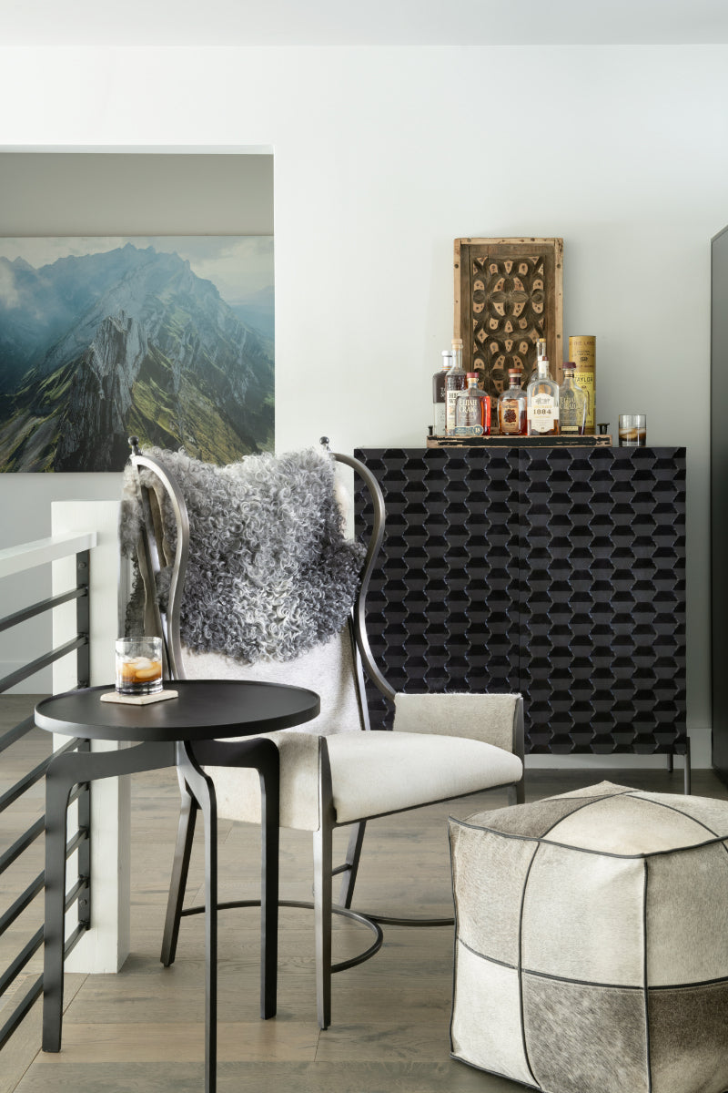 Seating area with dry bar
