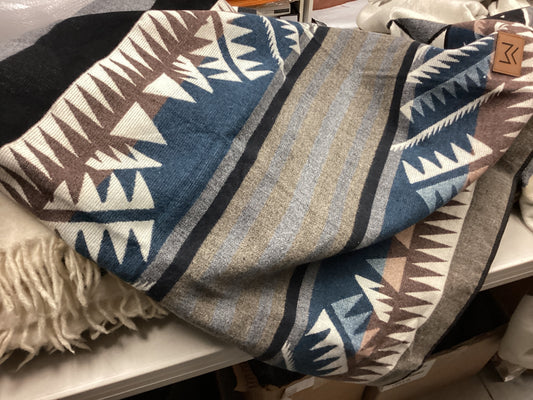 Guayaquil Aztec Reversible Blanket 86x 79