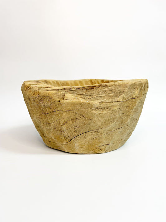 Bol en bois sculpté