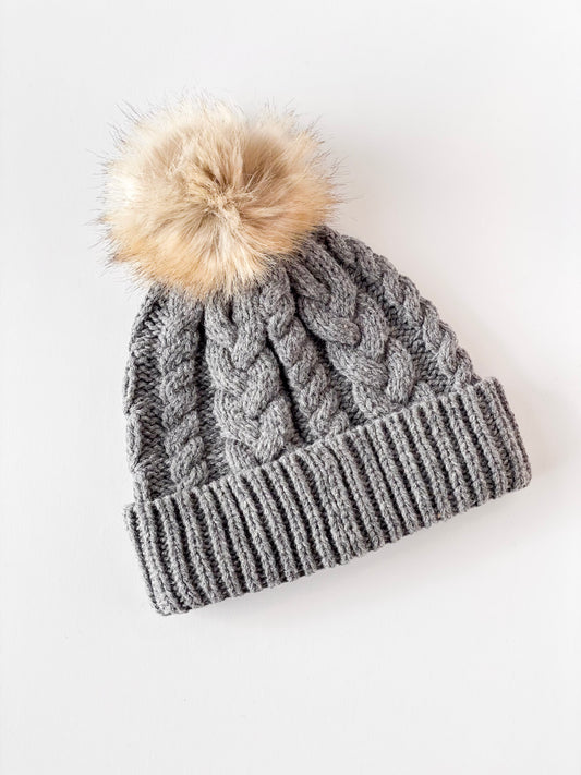 Bonnet en tricot torsadé