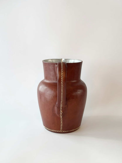 Calliata carafe handle seam